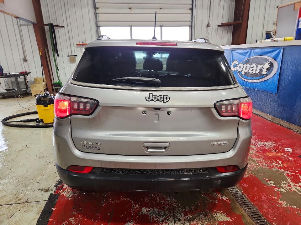 Photo 6 from auction – 2018 JEEP COMPASS with VIN 3C4NJDBB8JT403611
