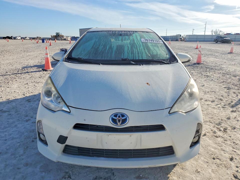 Photo 5 from auction – 2014 TOYOTA PRIUS C with VIN JTDKDTB33E1063732