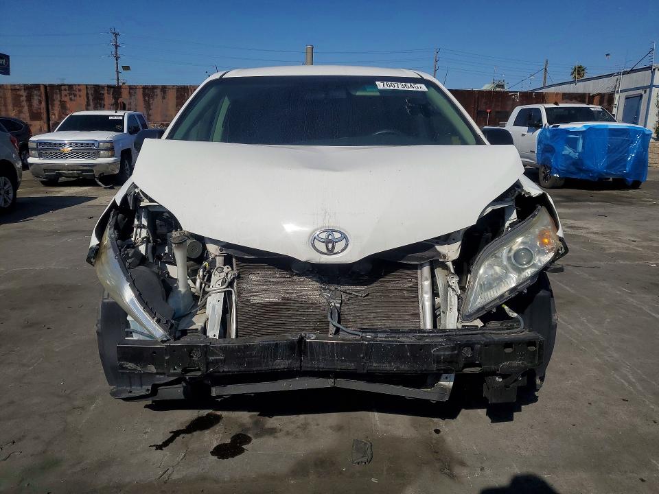 Photo 5 from auction – 2017 TOYOTA SIENNA with VIN 5TDZZ3DC2HS853897