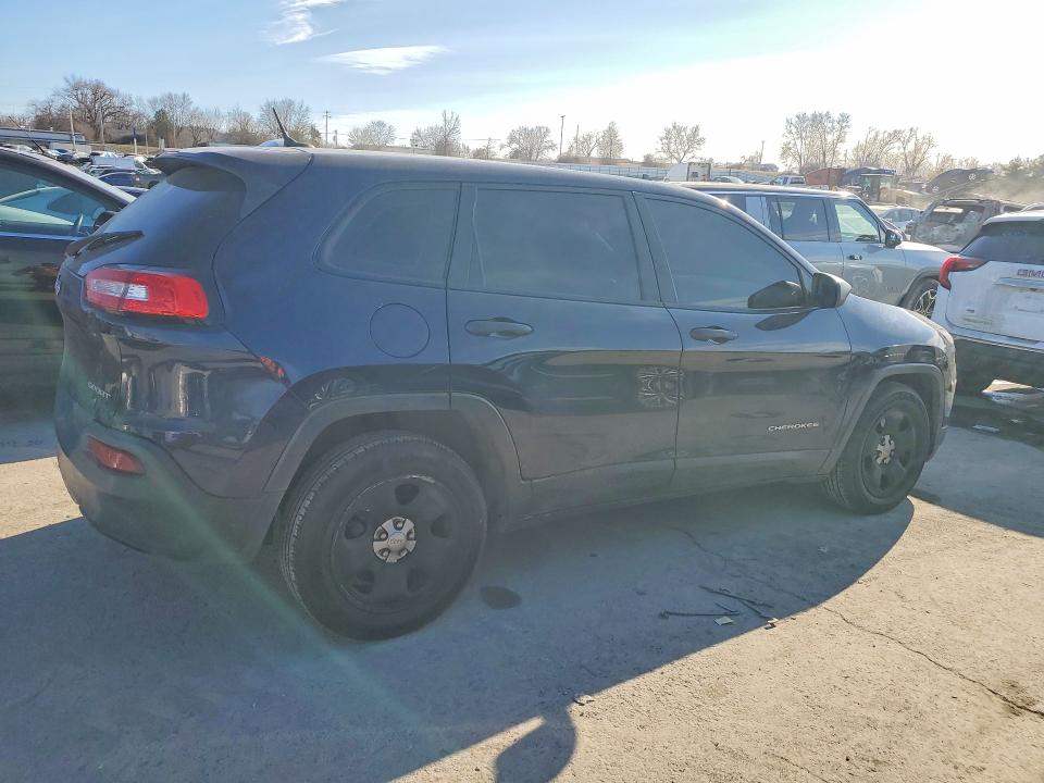 Photo 3 from auction – 2015 JEEP CHEROKEE S with VIN 1C4PJLAB5FW591395