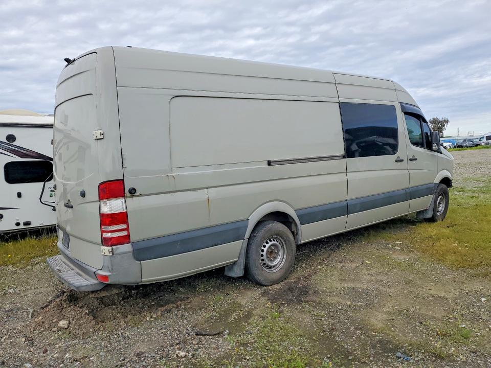 Photo 3 from auction – 2017 MERCEDES-BENZ SPRINTER with VIN WD3PE8CD2HP525054