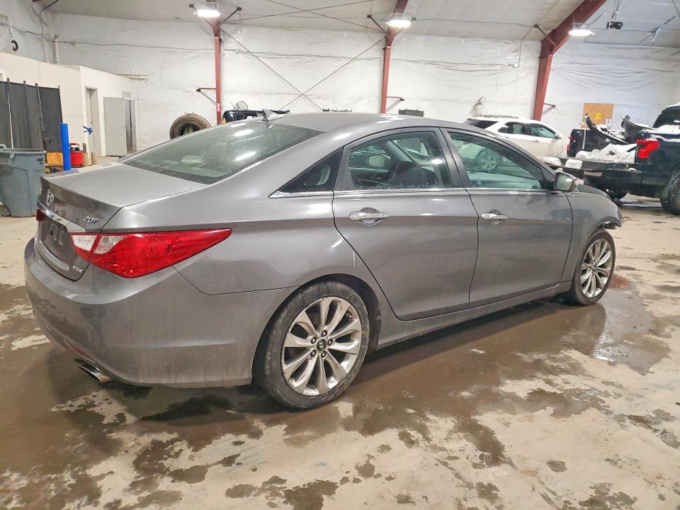 Photo 3 from auction – 2011 HYUNDAI SONATA with VIN 5NPEC4ABXBH208767