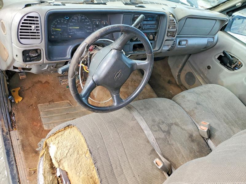 Photo 8 from auction – 2000 CHEVROLET SILVERADO with VIN 1GCEC19T8YZ183364