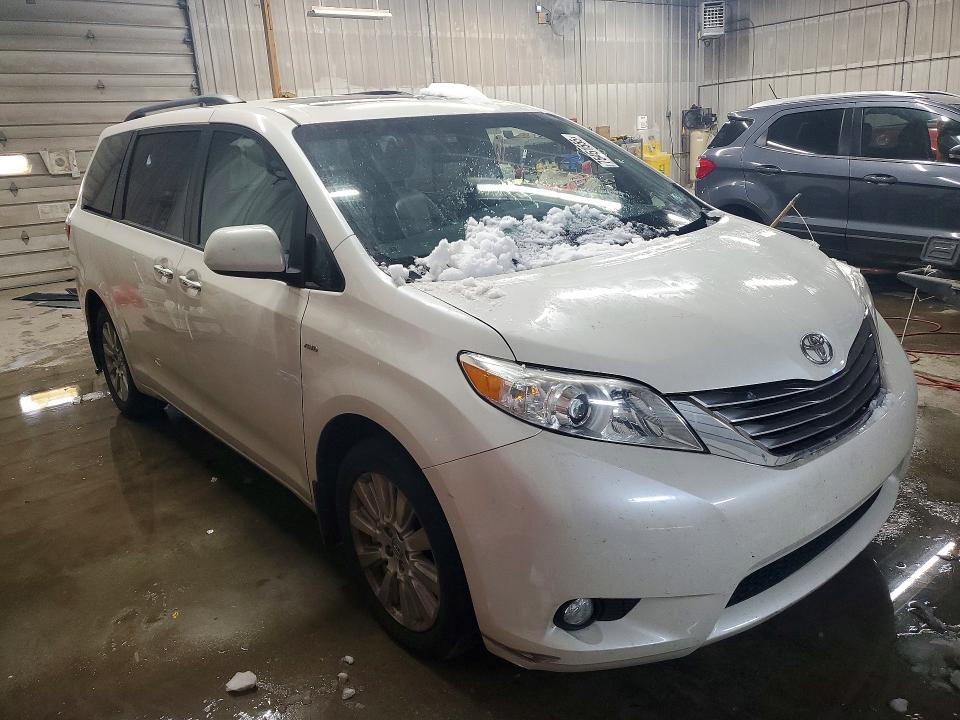Photo 4 from auction – 2017 TOYOTA SIENNA XLE with VIN 5TDDZ3DC2HS165263