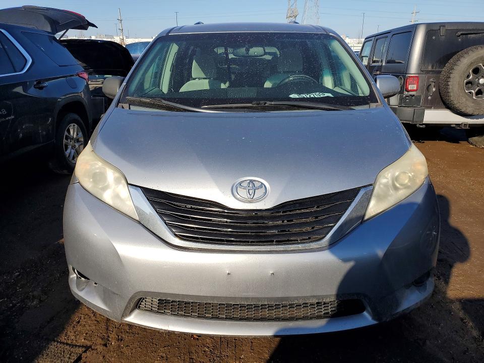 Photo 5 from auction – 2011 TOYOTA SIENNA with VIN 5TDKK3DC1BS070941