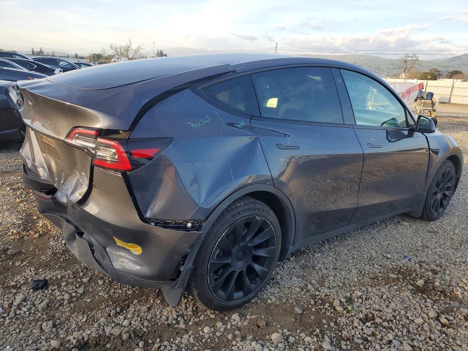 Фото 3 с аукциона – 2021 TESLA MODEL Y с VIN 5YJYGDEE3MF231041