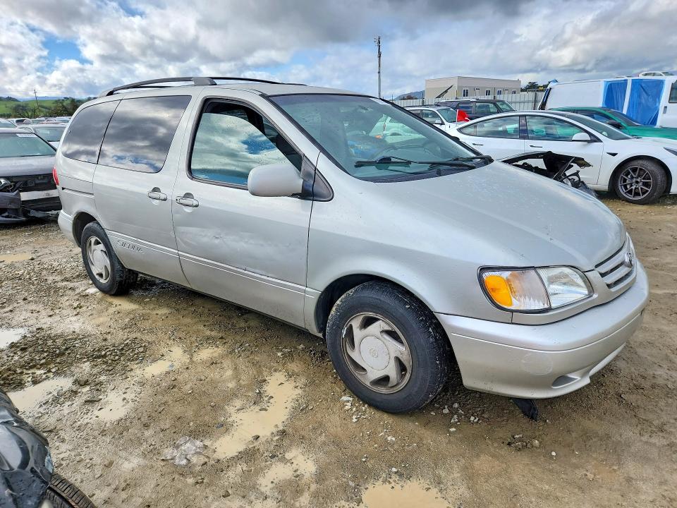 Photo 4 from auction – 2003 TOYOTA SIENNA with VIN 4T3ZF13CX3U545558