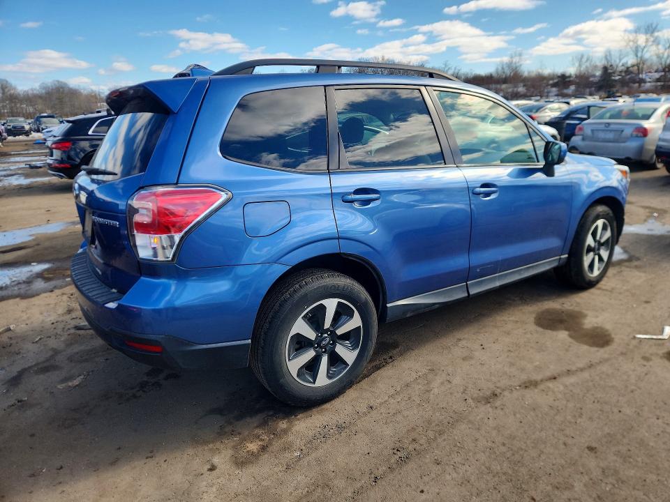 Photo 3 from auction – 2018 SUBARU FORESTER with VIN JF2SJAEC2JH432379