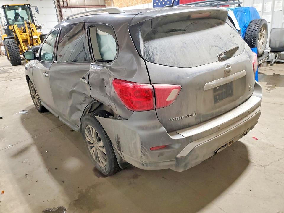 Photo 2 from auction – 2017 NISSAN PATHFINDER with VIN 5N1DR2MM2HC630379