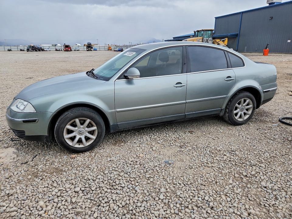 VOLKSWAGEN PASSAT GLS 2004 with VIN WVWPD63B64P324389 - Photo from auction