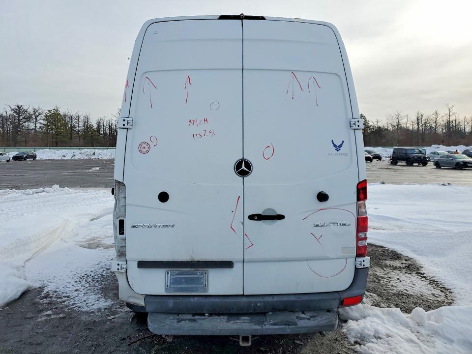 Photo 6 from auction – 2014 MERCEDES-BENZ SPRINTER with VIN WD3PE7DC3E5903728