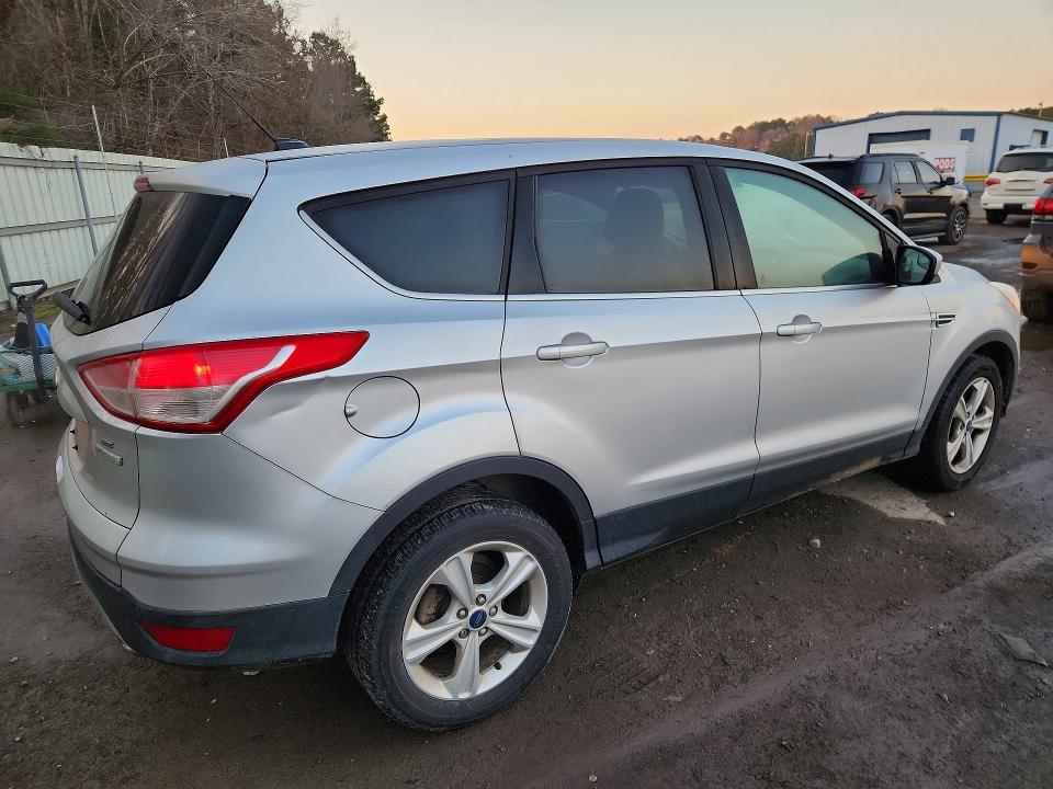 Foto 3 de la subasta – 2016 FORD ESCAPE SE con VIN 1FMCU0G9XGUA69220