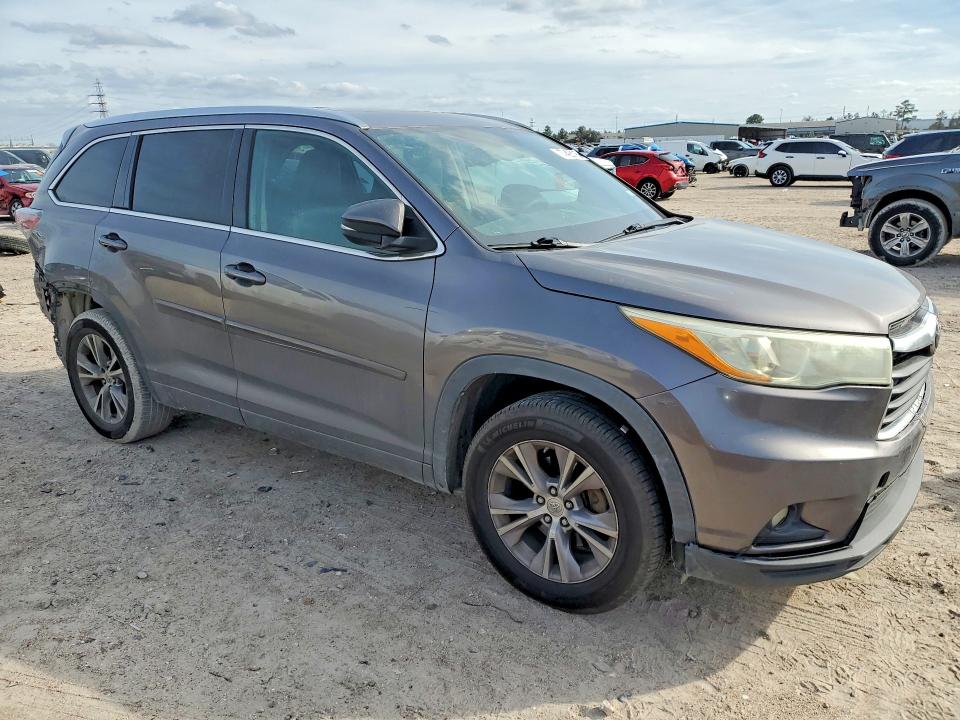Photo 4 from auction – 2015 TOYOTA HIGHLANDER with VIN 5TDKKRFH0FS045840