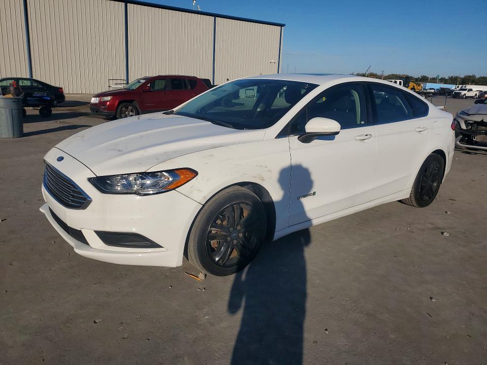 FORD FUSION 2018 with VIN 3FA6P0LU0JR225837 - Photo from auction
