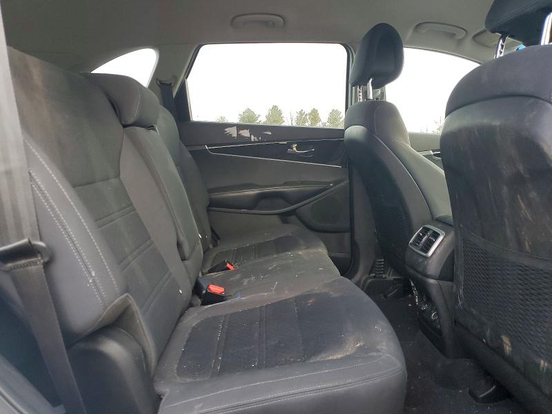Photo 11 from auction – 2016 KIA SORENTO LX with VIN 5XYPG4A57GG104114