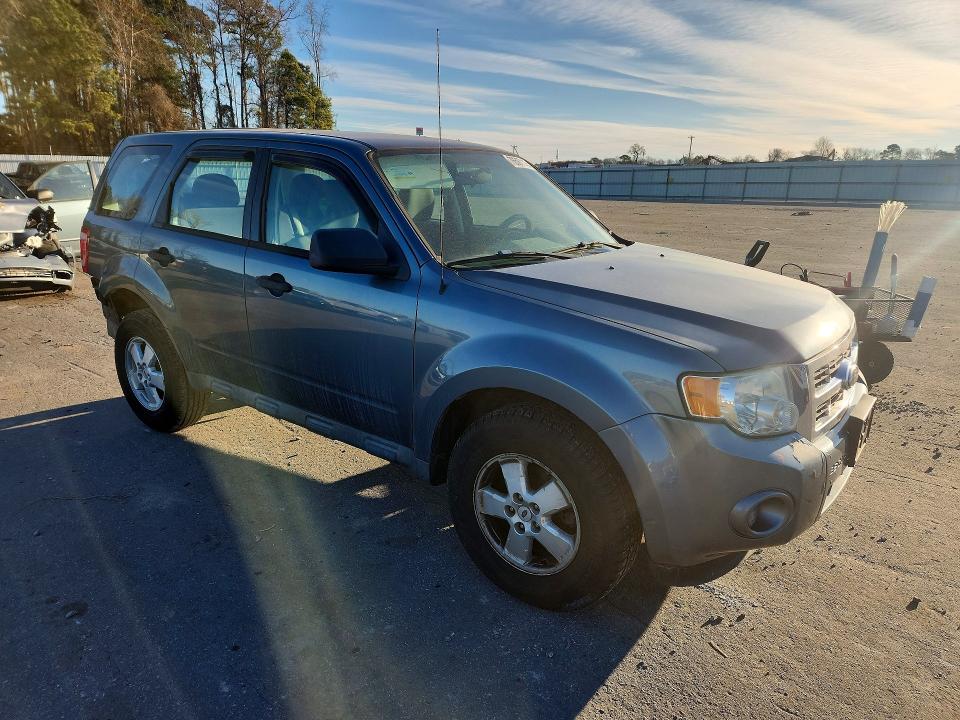 Photo 4 from auction – 2010 FORD ESCAPE XLS with VIN 1FMCU0C74AKA78017