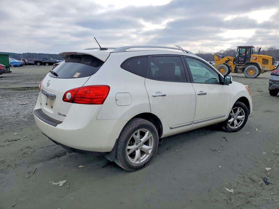 Photo 3 from auction – 2011 NISSAN ROGUE S with VIN JN8AS5MV9BW285562