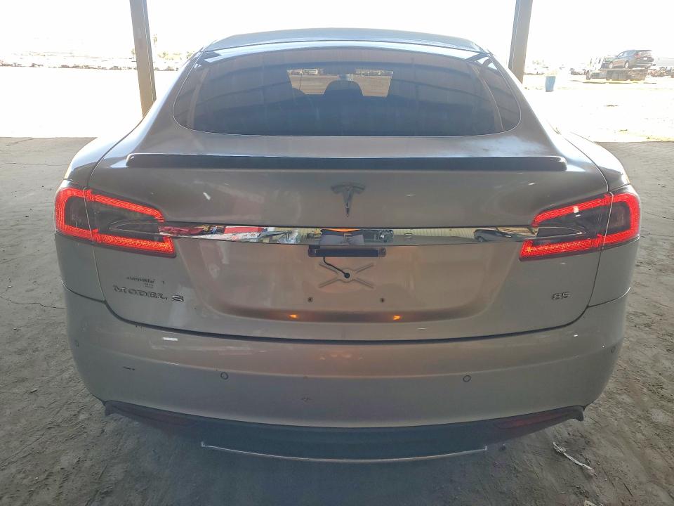 Photo 6 from auction – 2015 TESLA MODEL S 85 with VIN 5YJSA1H13FF083457