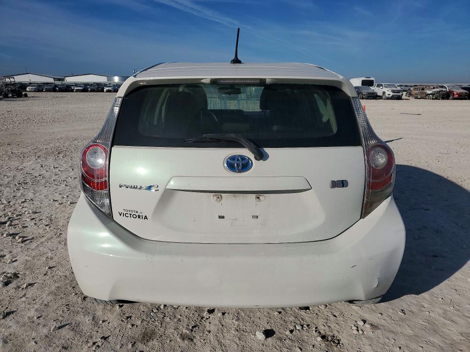 Photo 6 from auction – 2014 TOYOTA PRIUS C with VIN JTDKDTB33E1063732