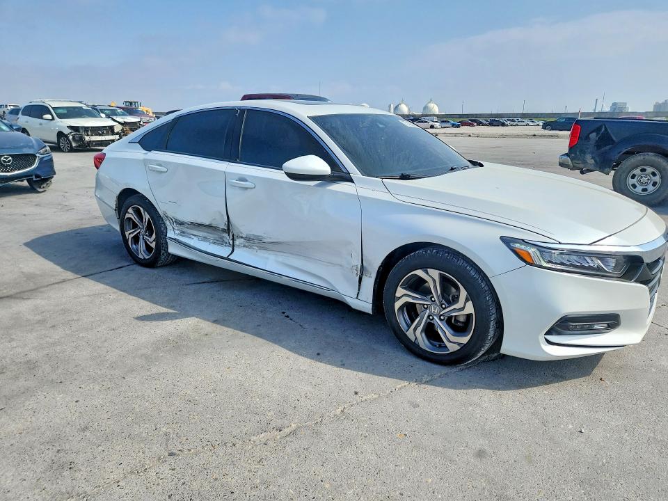 Photo 4 from auction – 2018 HONDA ACCORD with VIN 1HGCV1F4XJA021403