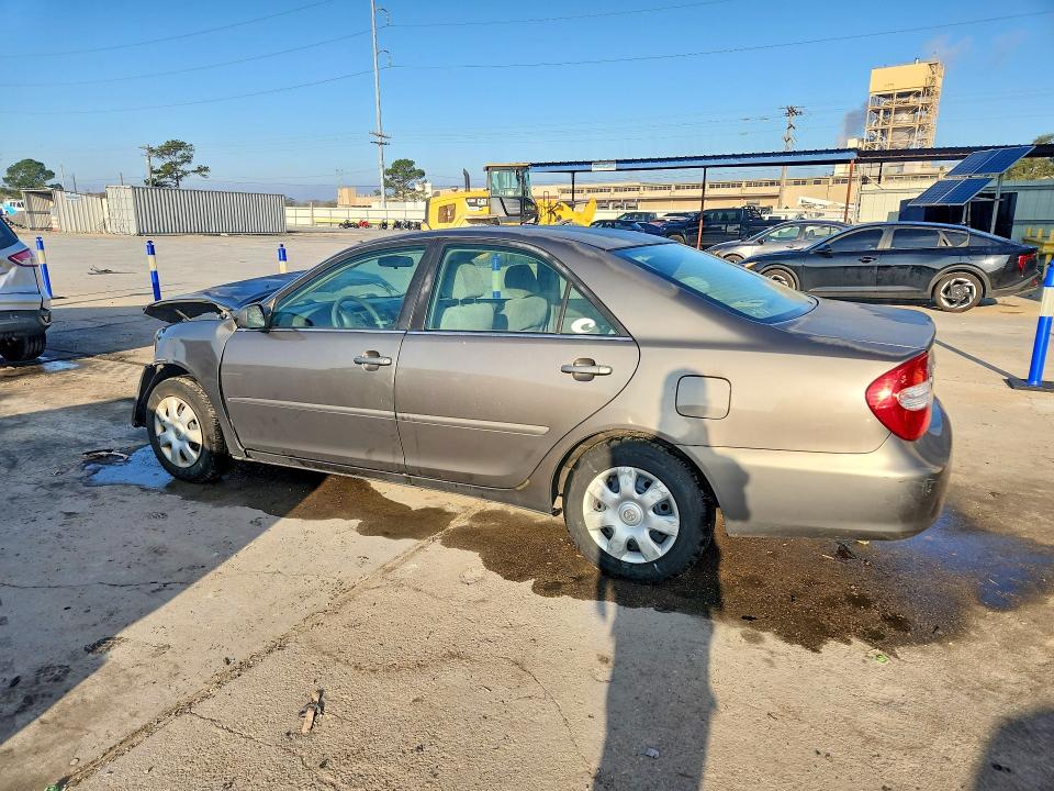 Photo 2 from auction – 2004 TOYOTA CAMRY with VIN 4T1BE32K14U869422