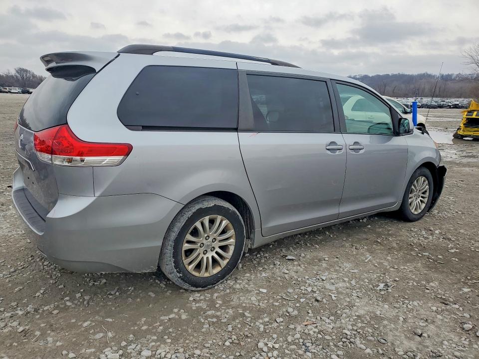 Photo 3 from auction – 2012 TOYOTA SIENNA with VIN 5TDYK3DC0CS201546