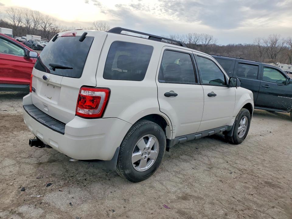 Photo 3 from auction – 2010 FORD ESCAPE with VIN 1FMCU0D72AKA79178
