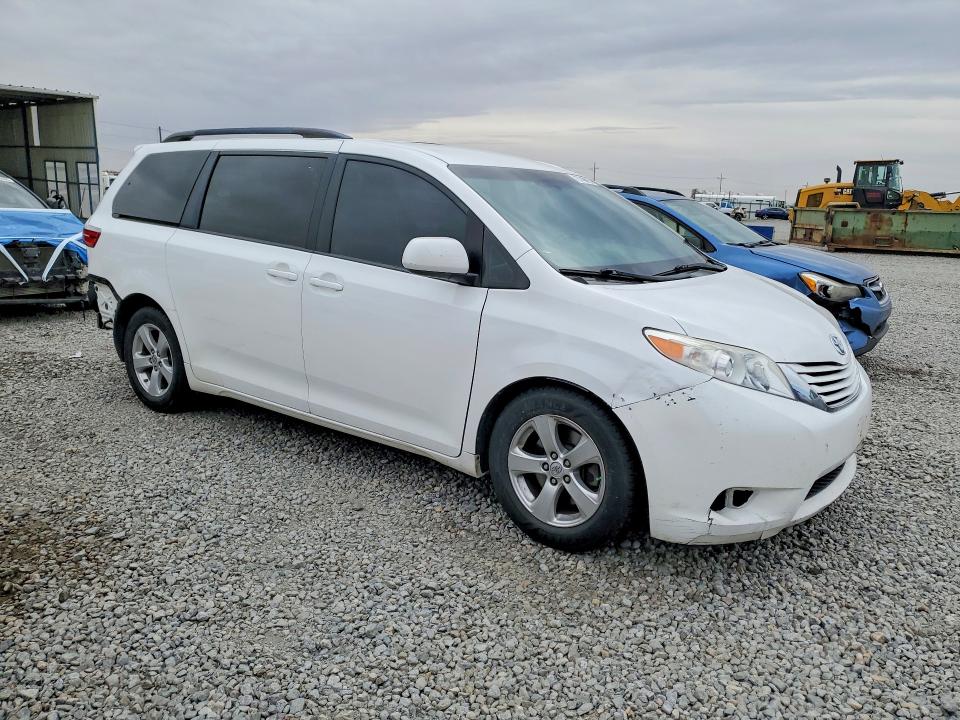Photo 4 from auction – 2015 TOYOTA SIENNA LE with VIN 5TDKK3DC8FS605396