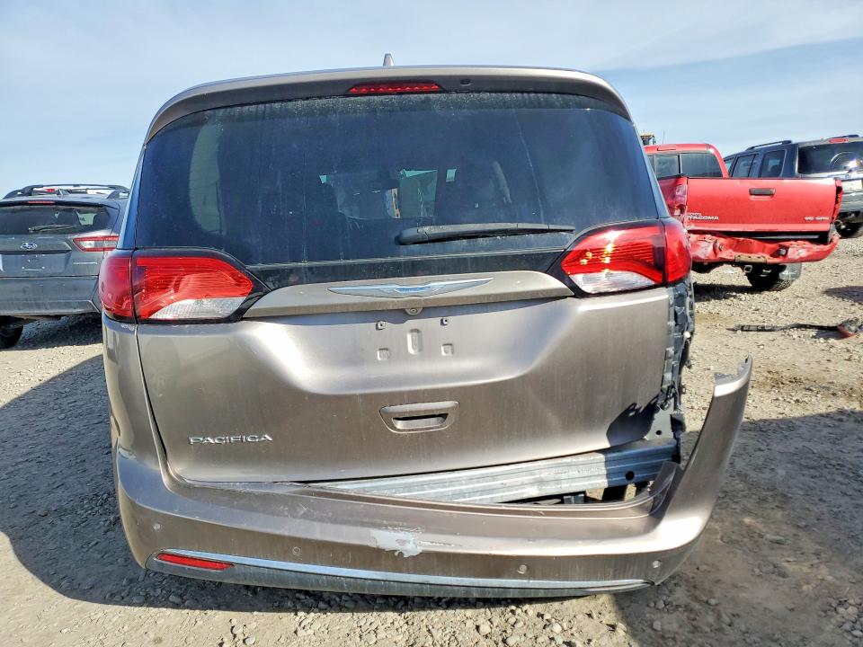 Photo 6 from auction – 2017 CHRYSLER PACIFICA with VIN 2C4RC1BG9HR809819
