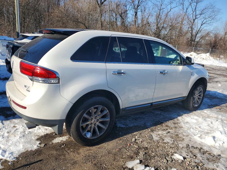 Photo 3 from auction – 2011 LINCOLN MKX with VIN 2LMDJ8JK3BBJ04805