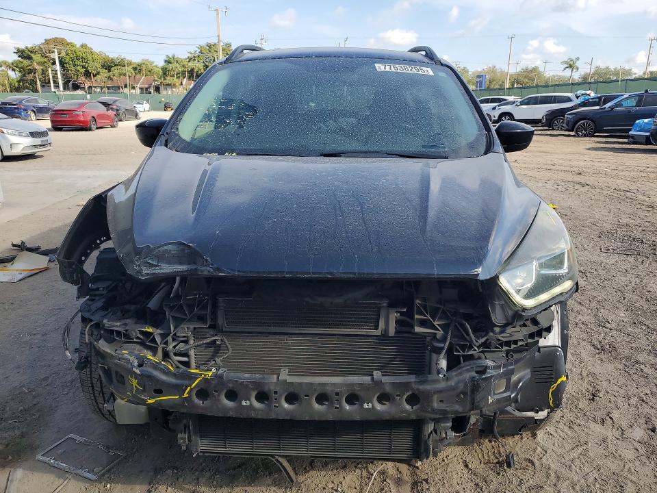 Photo 5 from auction – 2017 FORD ESCAPE SE with VIN 1FMCU0GDXHUE56842