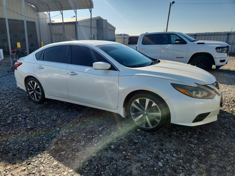 Photo 4 from auction – 2017 NISSAN ALTIMA with VIN 1N4AL3AP2HC259923