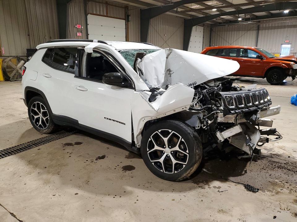Photo 4 from auction – 2024 JEEP COMPASS with VIN 3C4NJDBN3RT598863