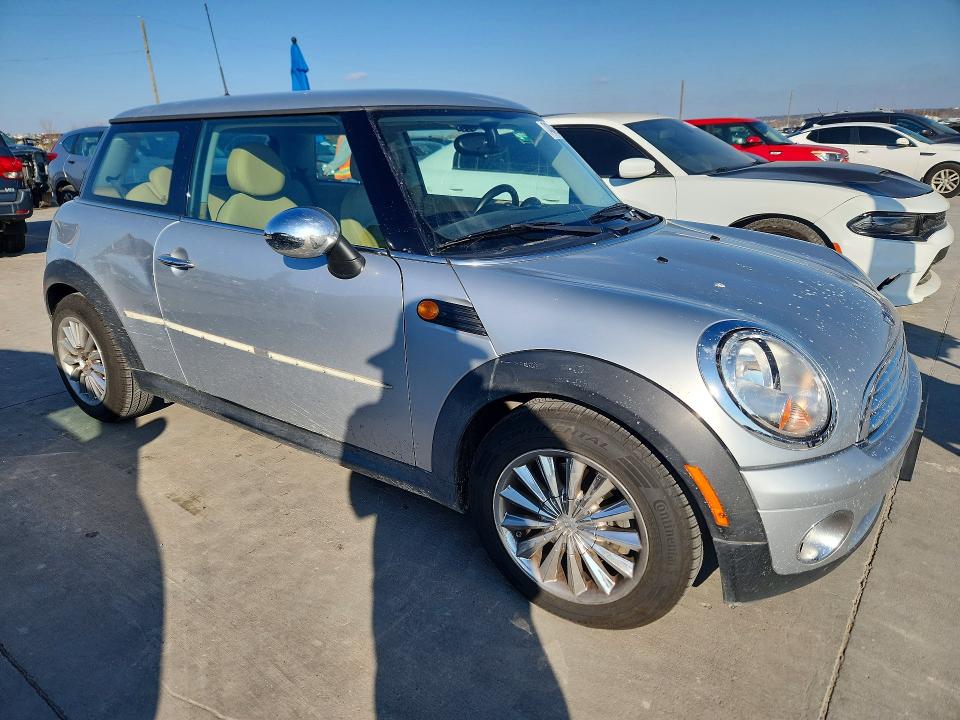 Photo 4 from auction – 2010 MINI COOPER with VIN WMWMF3C58ATZ25437