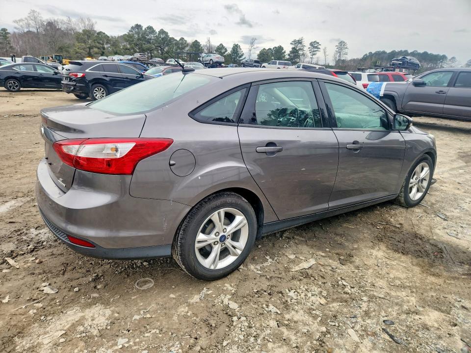 Photo 3 from auction – 2014 FORD FOCUS with VIN 1FADP3F26EL329529