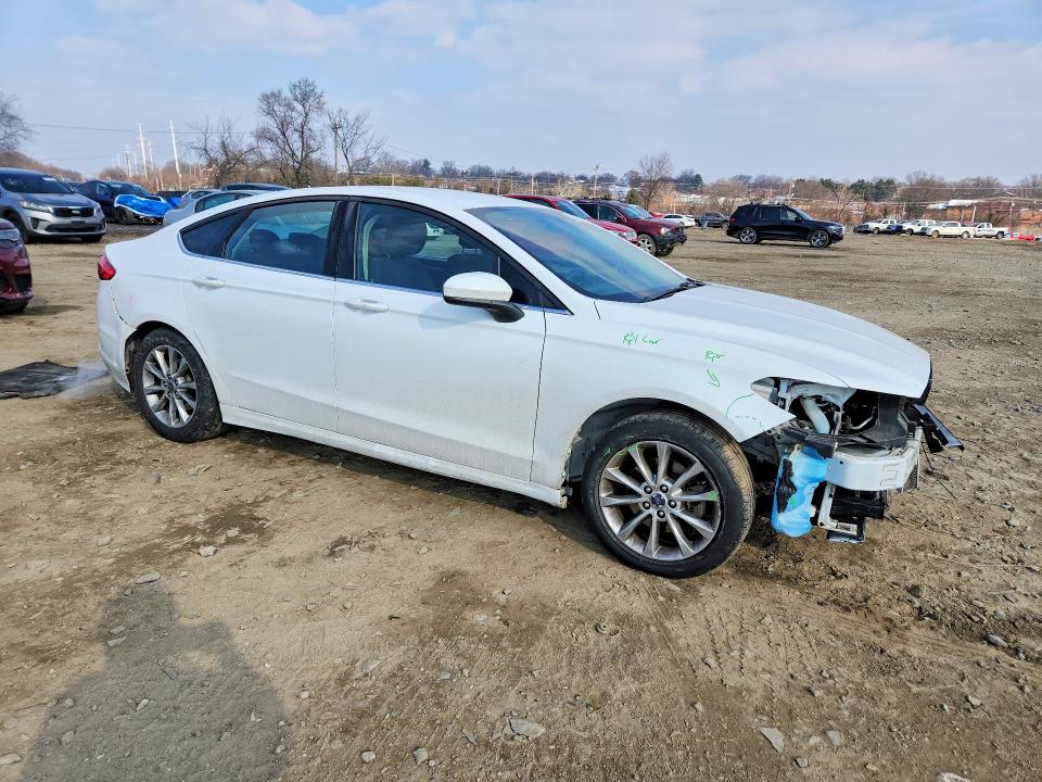 Фото 4 с аукциона – 2017 FORD FUSION SE с VIN 3FA6P0HD3HR194067