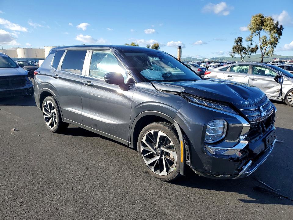 Photo 4 from auction – 2024 MITSUBISHI OUTLANDER with VIN JA4J3VA82RZ089554