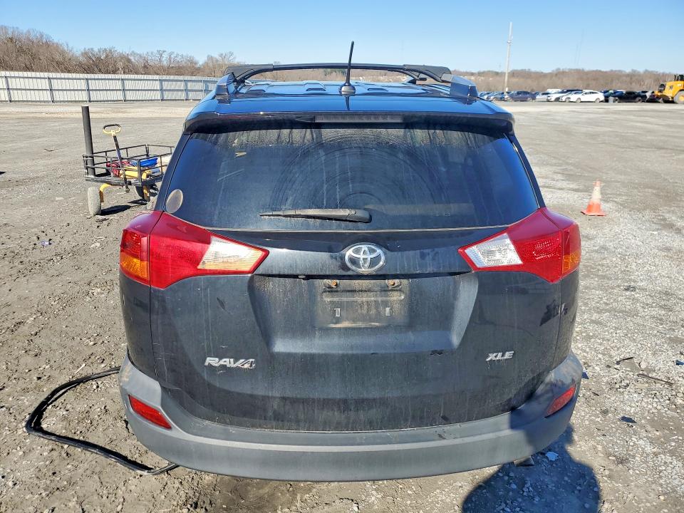 Photo 6 from auction – 2013 TOYOTA RAV4 with VIN 2T3WFREV2DW071915
