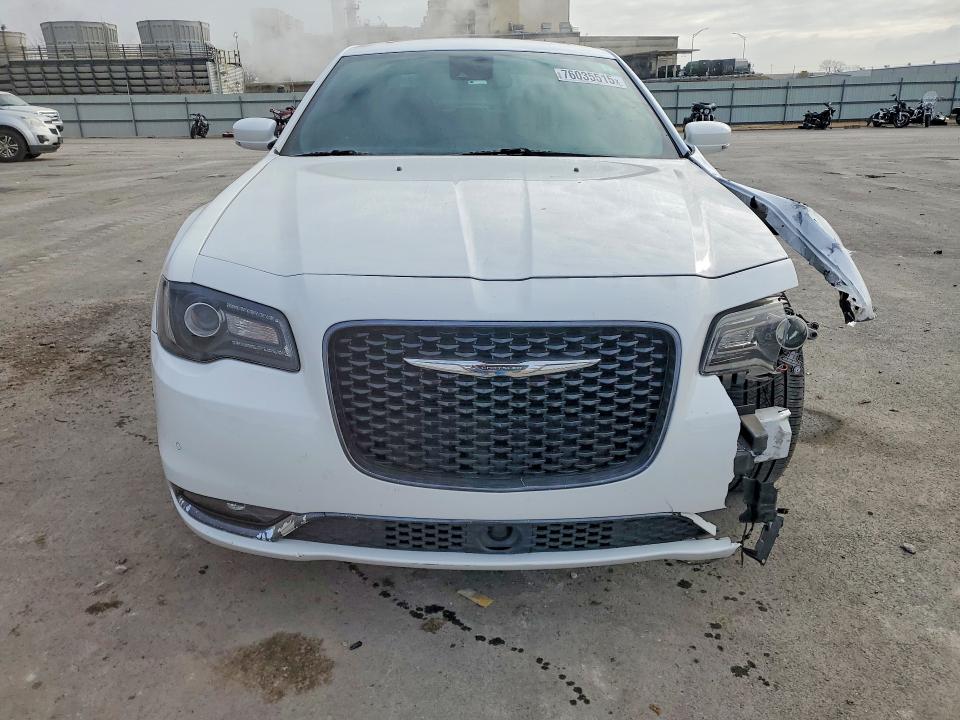 Photo 5 from auction – 2018 CHRYSLER 300 S with VIN 2C3CCABG4JH291835