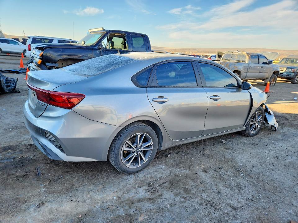 Photo 3 from auction – 2022 KIA FORTE with VIN 3KPF24AD3NE456876