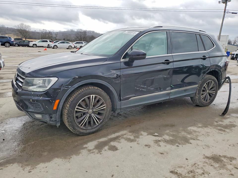 VOLKSWAGEN TIGUAN 2018 with VIN 3VV3B7AX2JM219439 - Photo from auction