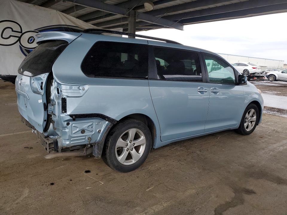 Photo 3 from auction – 2017 TOYOTA SIENNA with VIN 5TDKZ3DCXHS776911