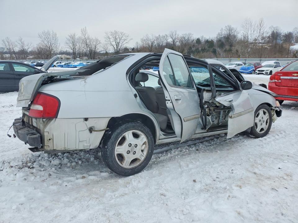Photo 3 from auction – 2001 NISSAN ALTIMA with VIN 1N4DL01AX1C183798