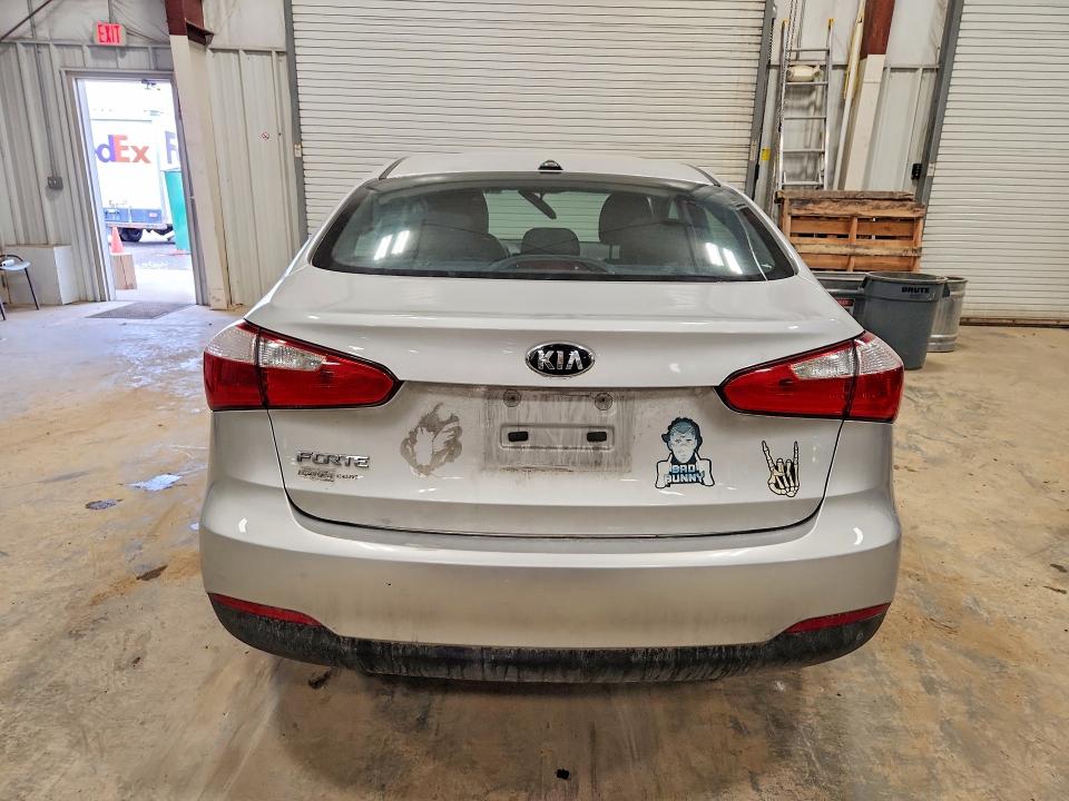 Foto 6 de la subasta – 2016 KIA FORTE con VIN KNAFK4A61G5612779