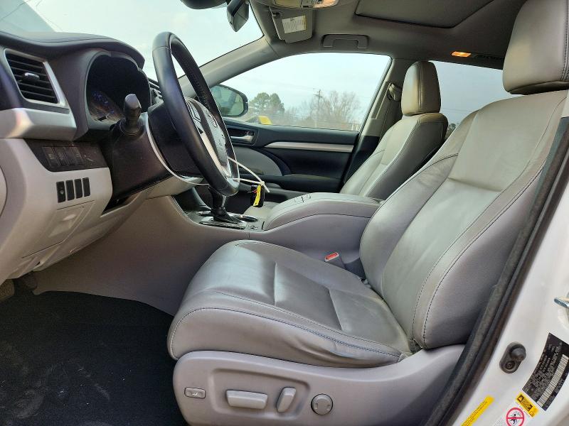 Photo 7 from auction – 2018 TOYOTA HIGHLANDER with VIN 5TDKZRFH9JS549422