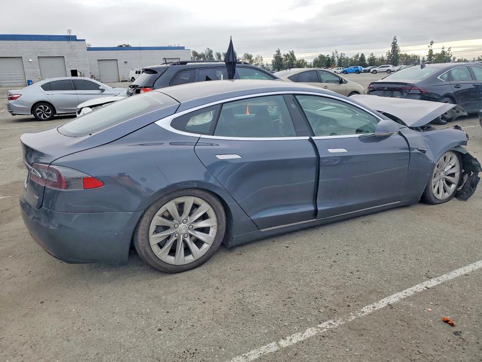Photo 3 from auction – 2018 TESLA MODEL S with VIN 5YJSA1E20JF282651