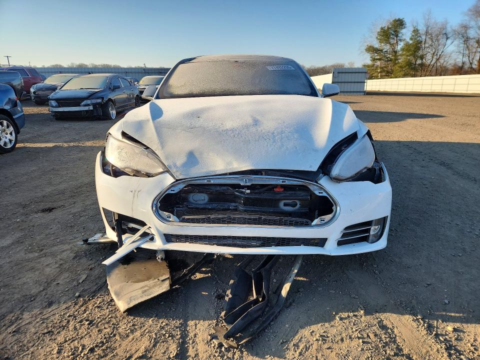 Photo 5 from auction – 2013 TESLA MODEL S with VIN 5YJSA1CP9DFP03351