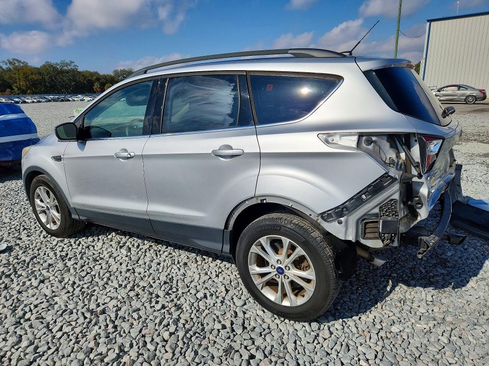 Photo 2 from auction – 2017 FORD ESCAPE SE with VIN 1FMCU0GD4HUA53987