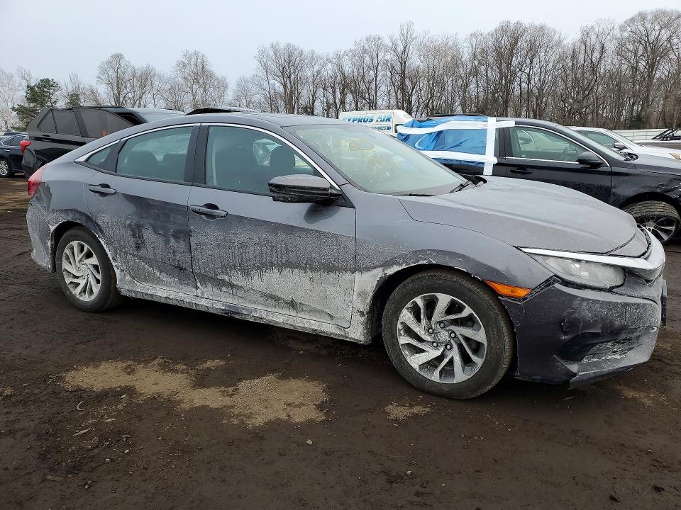 Photo 4 from auction – 2018 HONDA CIVIC with VIN 2HGFC2F74JH592602