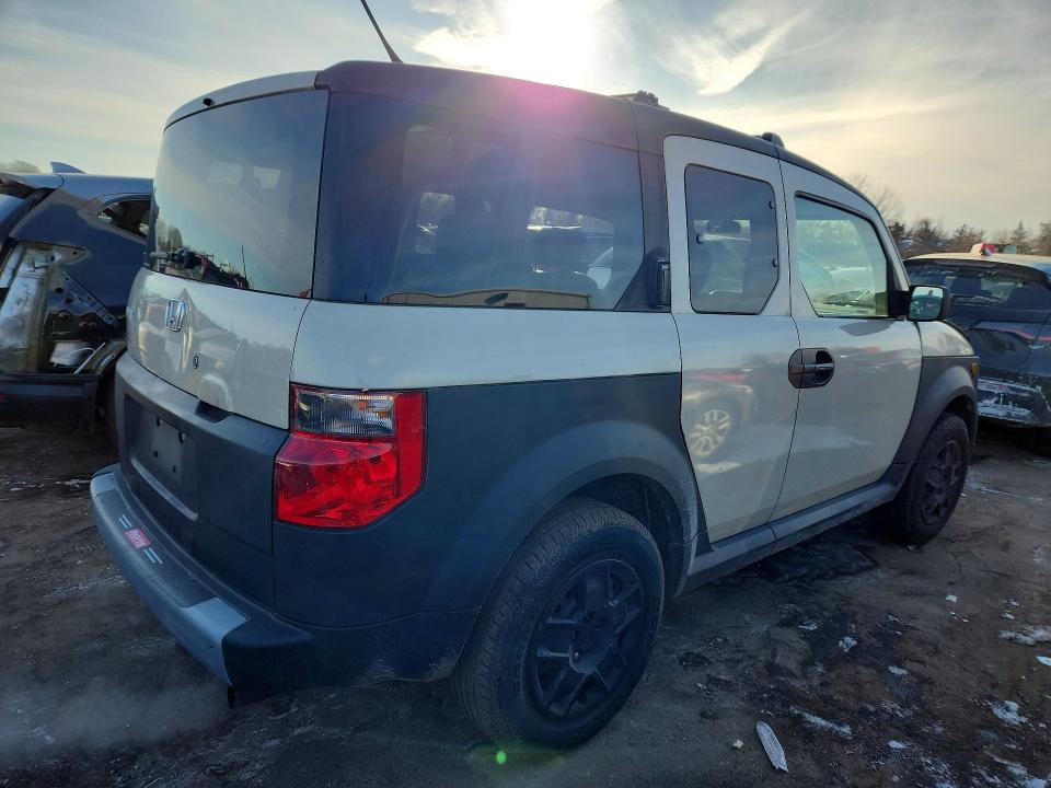Photo 3 from auction – 2005 HONDA ELEMENT LX with VIN 5J6YH28335L006087